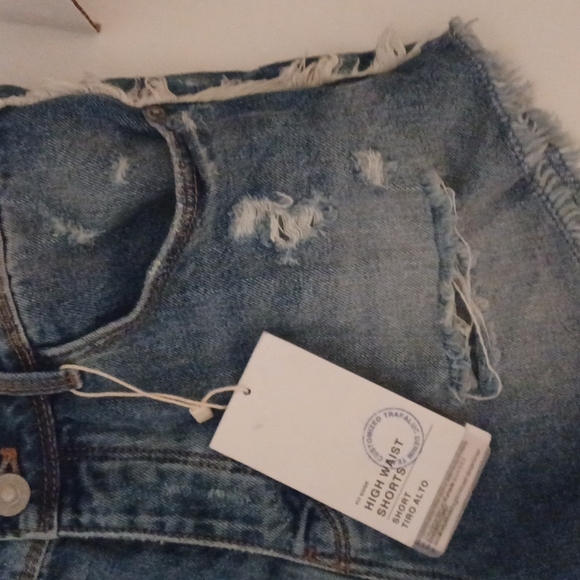 Zara Highwaisted Denim Shorts - Picture 3 of 6